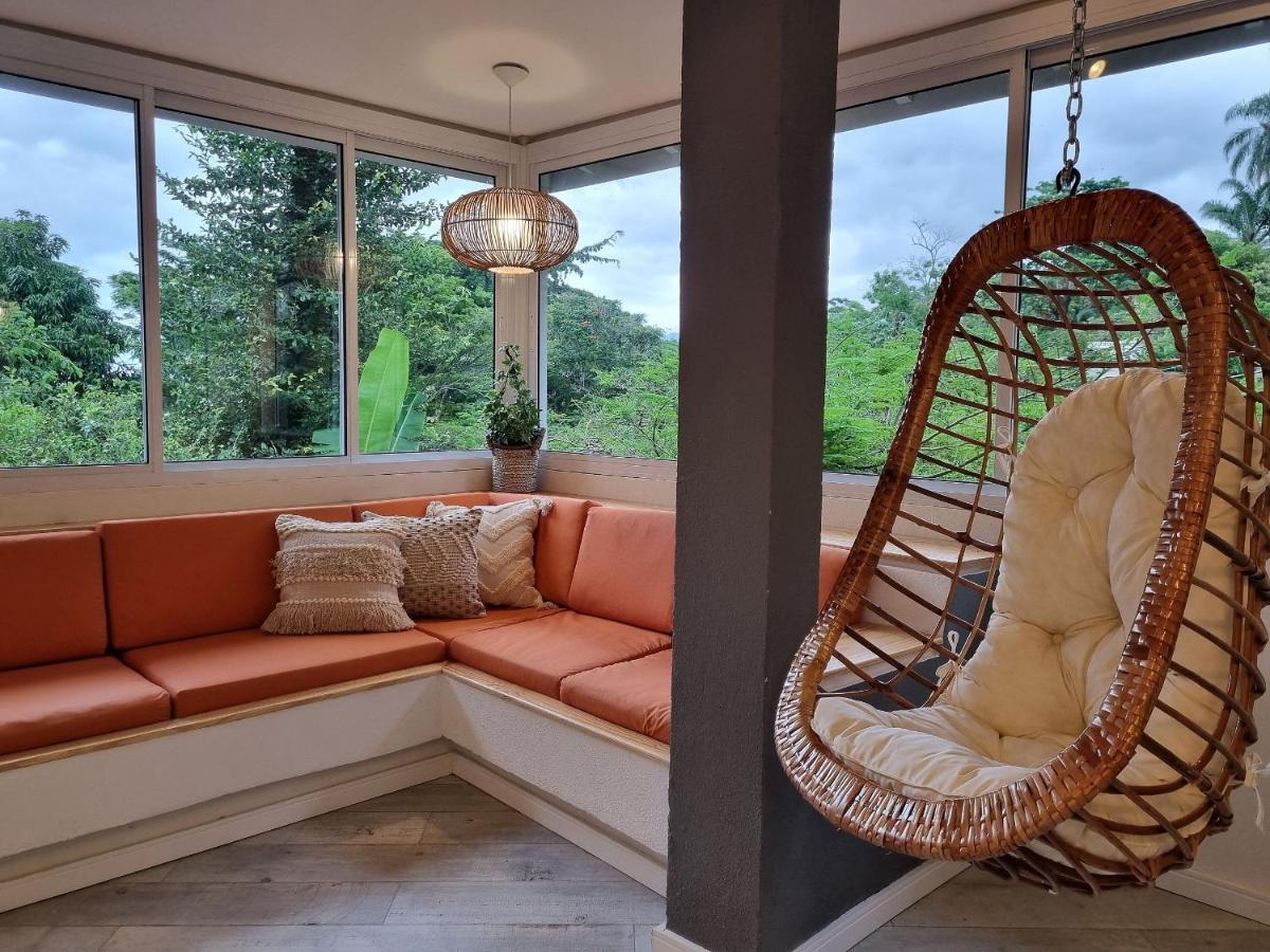 Casas Com Jacuzzi E Churrasqueira A 500 Metros Da Do Pereque Na Сasa de vacaciones